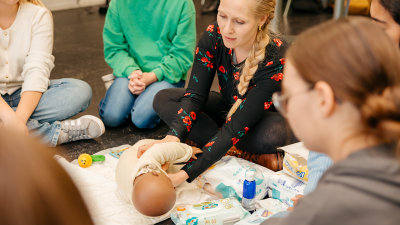Babysitting-Kurs SRK für Jugendliche Babysitting-Kurs SRK für Jugendliche