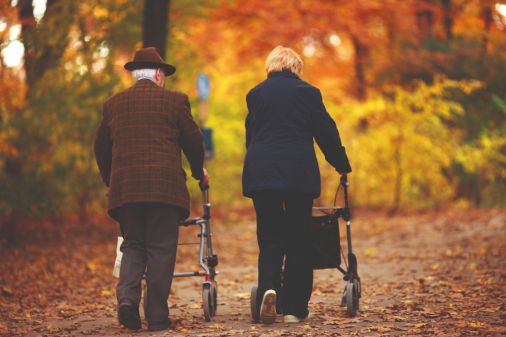 Viele kleine Schritte für ein gutes Alter. Foto: Adobe Stock