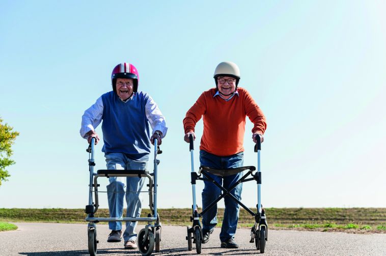 Die Reinacher Rollatorgruppe rollt neu jeden Dienstagmorgen – ohne Helm, aber mit Freude – gemeinsam durch Reinach. (Foto: Adobe Stock)