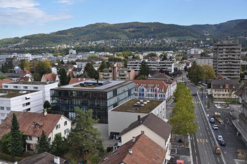 Luftbild mit Gemeindehaus